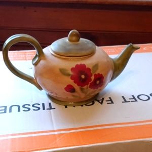 Tea pot